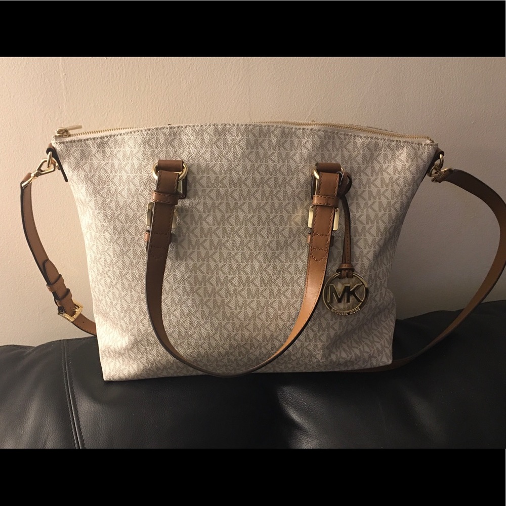 💲1️⃣6️⃣9️⃣ NWT !! Michael Michael Kors Satchel !!